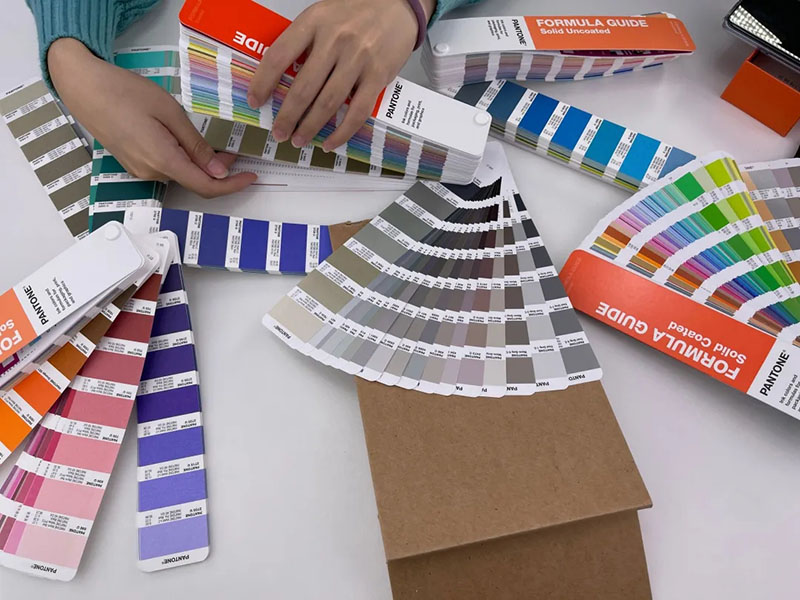 潘通新增經典灰色流行色彩