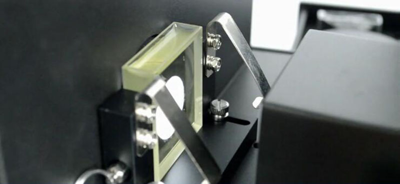 臺(tái)式高精度分光測色儀測量液體